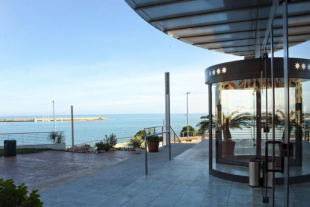 ל'אמפולה Hotel Flamingo מראה חיצוני תמונה